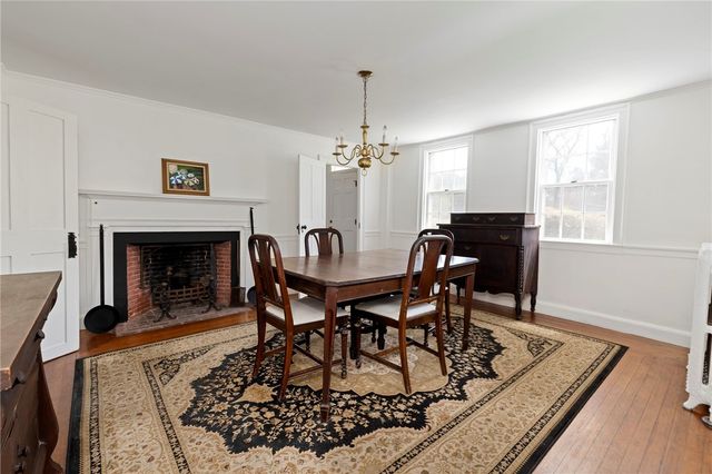 6 Baldwin Road, Middletown, RI 02842