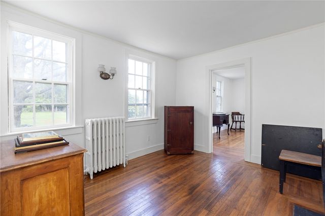 6 Baldwin Road, Middletown, RI 02842