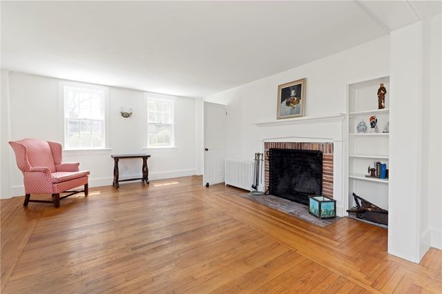 6 Baldwin Road, Middletown, RI 02842