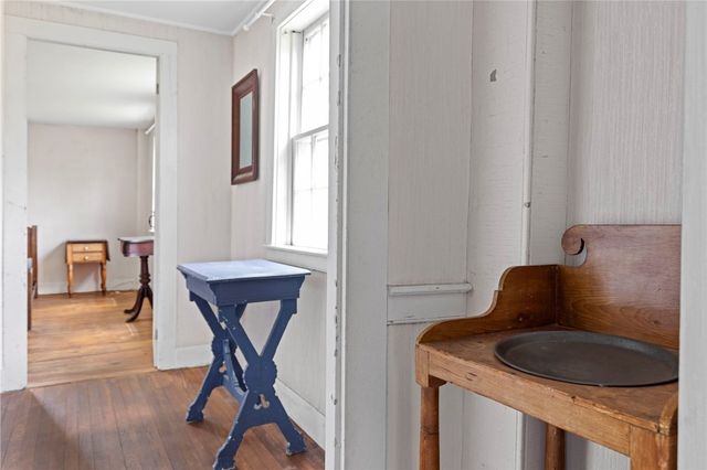 6 Baldwin Road, Middletown, RI 02842