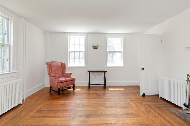 6 Baldwin Road, Middletown, RI 02842