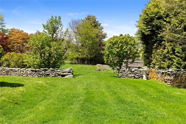 6 Baldwin Road, Middletown, RI 02842