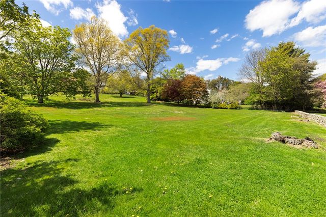 6 Baldwin Road, Middletown, RI 02842