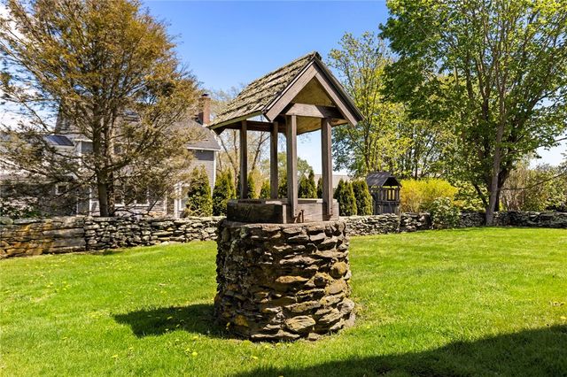 6 Baldwin Road, Middletown, RI 02842