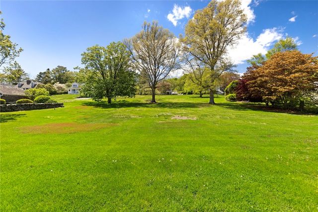 6 Baldwin Road, Middletown, RI 02842