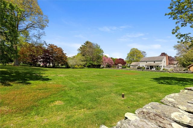 6 Baldwin Road, Middletown, RI 02842