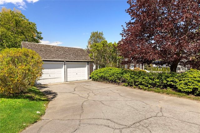 6 Baldwin Road, Middletown, RI 02842