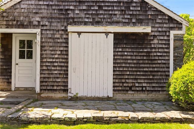 6 Baldwin Road, Middletown, RI 02842