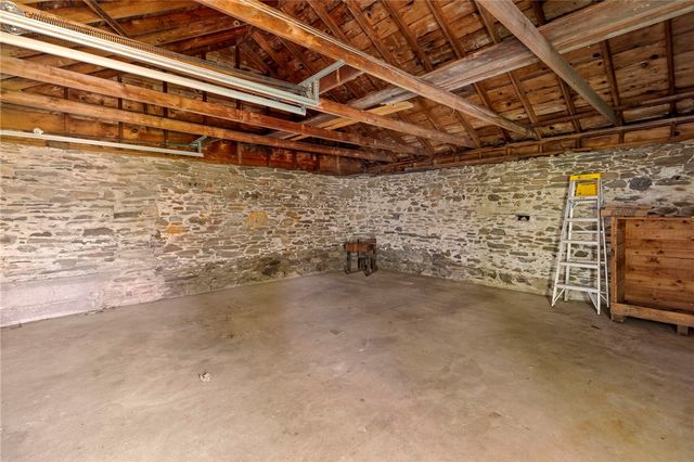 6 Baldwin Road, Middletown, RI 02842
