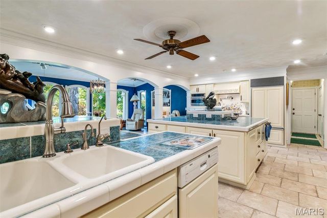 556 Oak Terrace Drive, Farmington, MO 63640