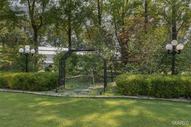 556 Oak Terrace Drive, Farmington, MO 63640