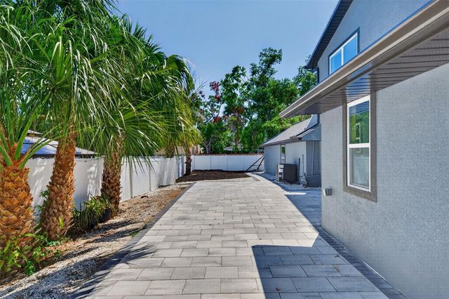 310 PARK STREET N, St Petersburg, FL 33710