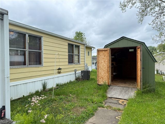 200 Driftwood Drive SE, New Philadelphia, OH 44663
