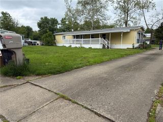 200 Driftwood Drive SE, New Philadelphia, OH 44663