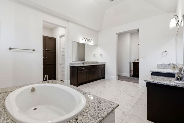 10062 S Goshawk Trail, Conroe, TX 77385