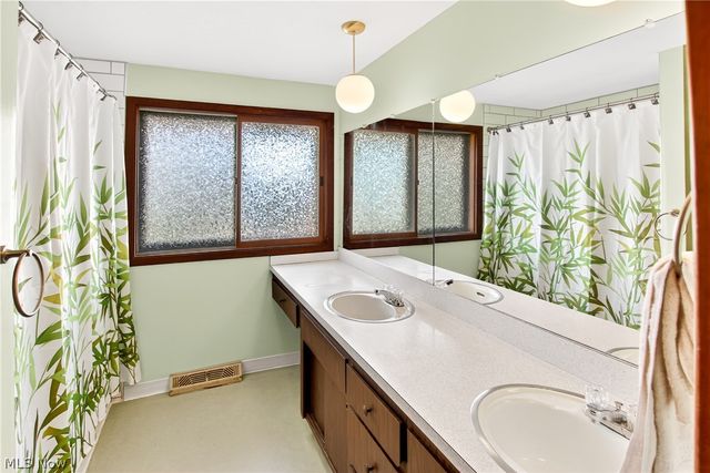 2115 Coventry Drive, Parma, OH 44134