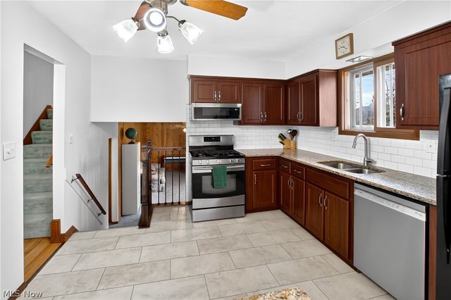2115 Coventry Drive, Parma, OH 44134