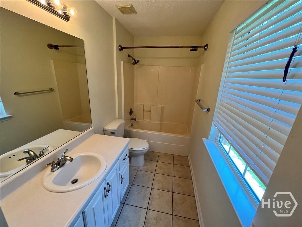 Image 7 of property listing at 92 Aubrey Trail, Richmond Hill, GA 31324