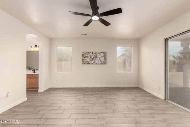 8214 W LUMBEE Street, Phoenix, AZ 85043