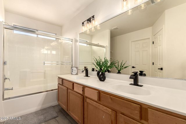 8214 W LUMBEE Street, Phoenix, AZ 85043