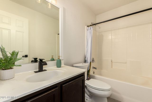 8214 W LUMBEE Street, Phoenix, AZ 85043