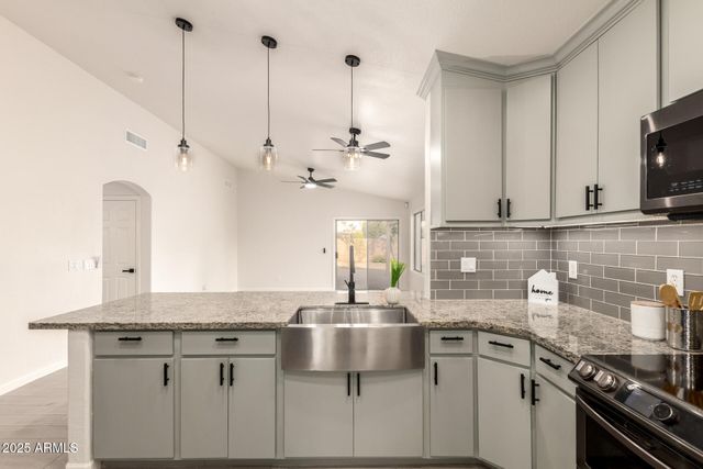 8214 W LUMBEE Street, Phoenix, AZ 85043