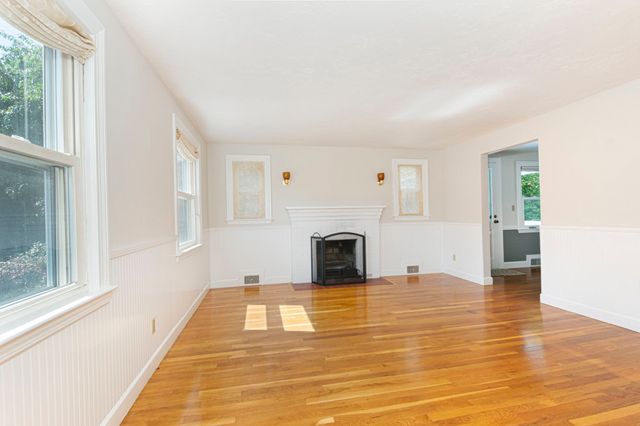 10 Farview Ave, Shrewsbury, MA 01545