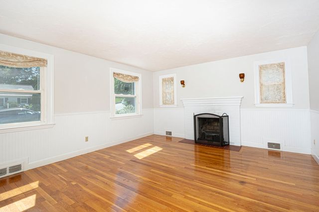 10 Farview Ave, Shrewsbury, MA 01545