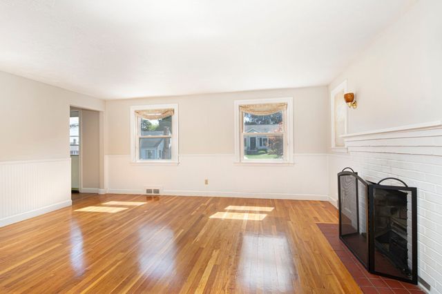 10 Farview Ave, Shrewsbury, MA 01545