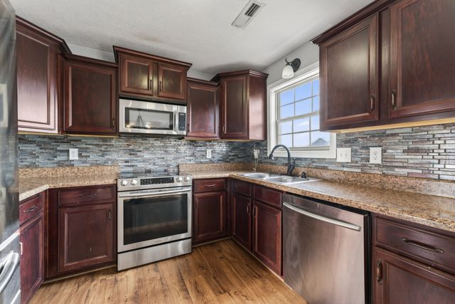 3597 Fox Tail Ct, Clarksville, TN 37040