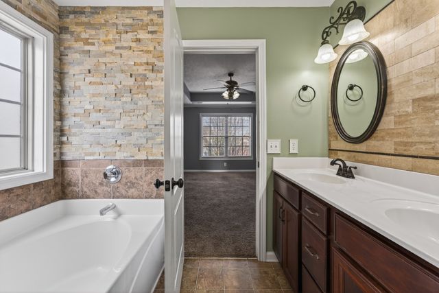 3597 Fox Tail Ct, Clarksville, TN 37040