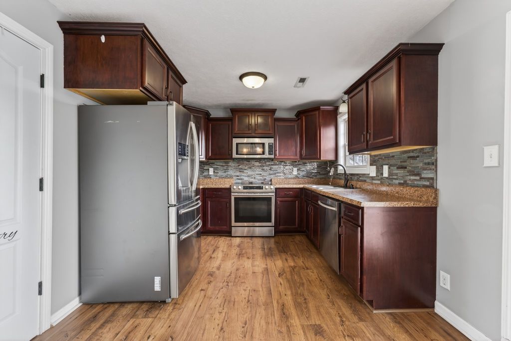 3597 Fox Tail Ct, Clarksville, TN 37040