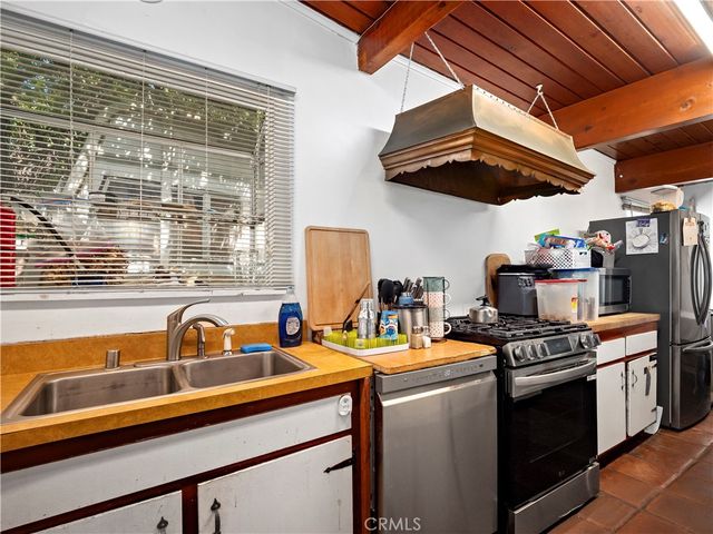 9281 Dorrington, Pacoima, CA 91331