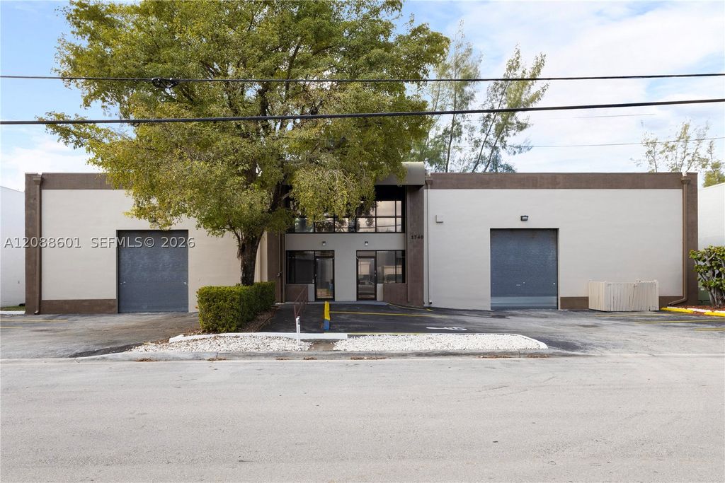1740 NW 93 AV 1740, Doral, FL 33172