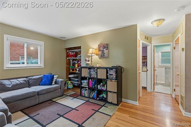 47735 Jeffry, Utica, MI 48317