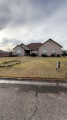 908 PARKWAY DR, White Hall, AR 71601