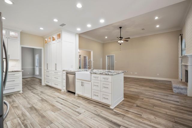 8911 Diamante Drive, Magnolia, TX 77354