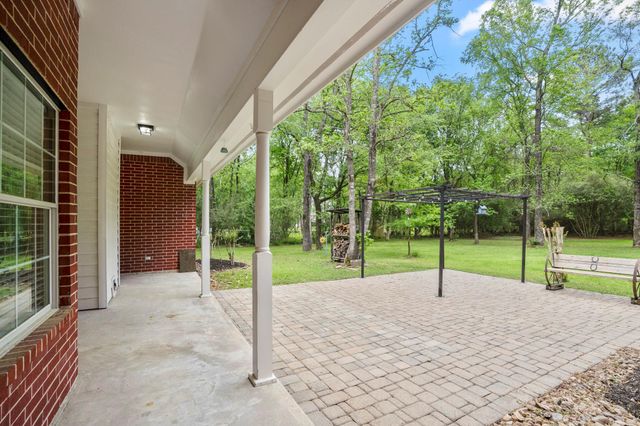 8911 Diamante Drive, Magnolia, TX 77354