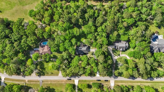 8911 Diamante Drive, Magnolia, TX 77354