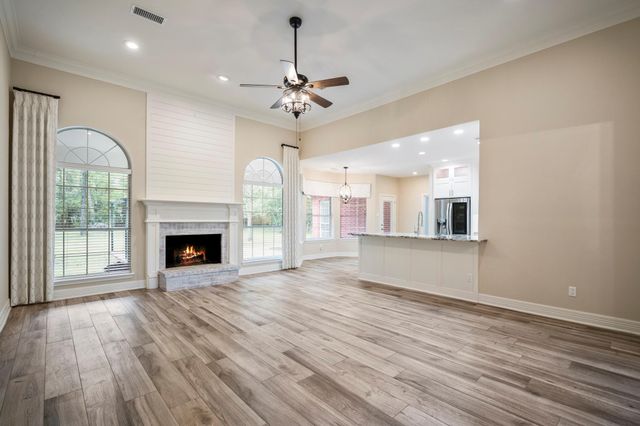 8911 Diamante Drive, Magnolia, TX 77354