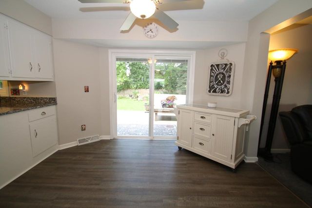 1400 S Ridgeway ROAD, New Berlin, WI 53146