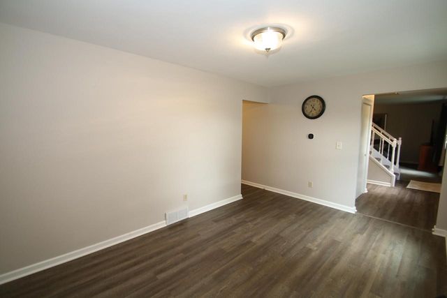 1400 S Ridgeway ROAD, New Berlin, WI 53146