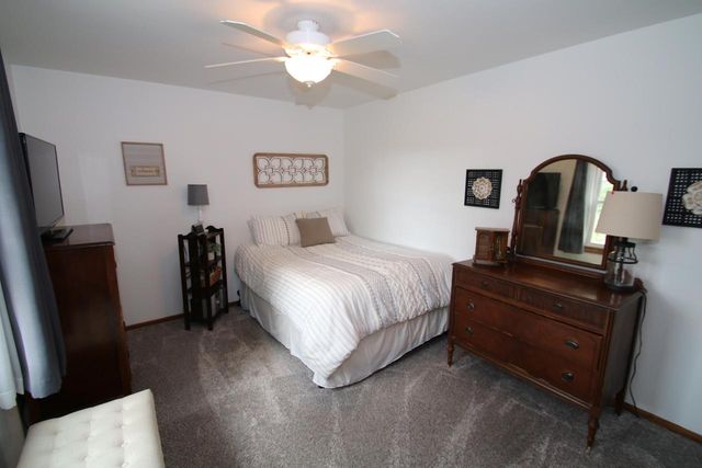 1400 S Ridgeway ROAD, New Berlin, WI 53146