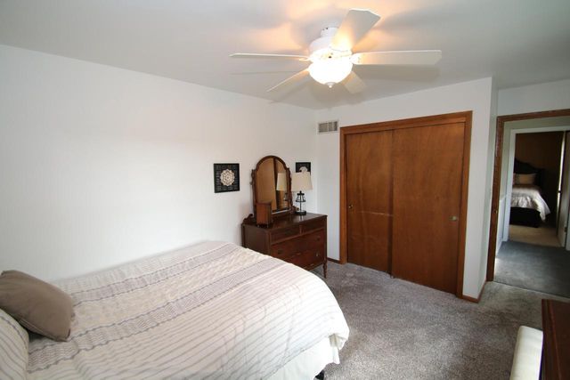 1400 S Ridgeway ROAD, New Berlin, WI 53146
