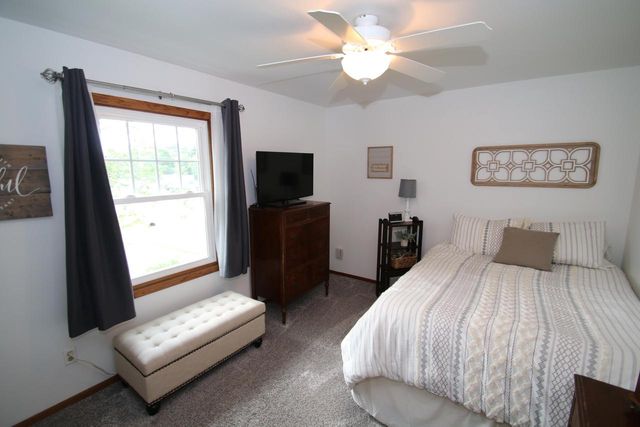 1400 S Ridgeway ROAD, New Berlin, WI 53146