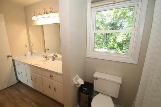 1400 S Ridgeway ROAD, New Berlin, WI 53146