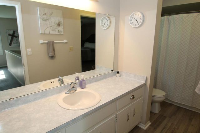 1400 S Ridgeway ROAD, New Berlin, WI 53146