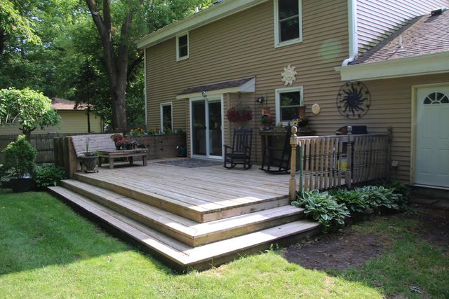 1400 S Ridgeway ROAD, New Berlin, WI 53146