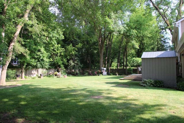 1400 S Ridgeway ROAD, New Berlin, WI 53146