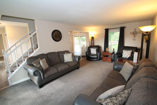 1400 S Ridgeway ROAD, New Berlin, WI 53146